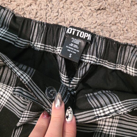 Hot Topic Black, Yellow, and Black & White Plaid Pants size Small - Picture 4 of 4